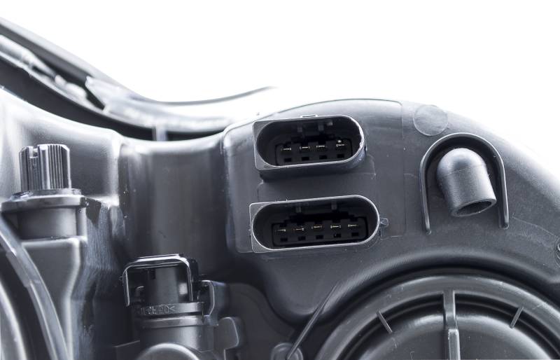 Hella - Hella Headlight Assembly 9040351