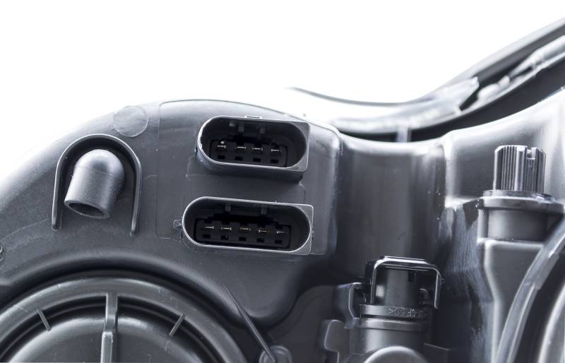 Hella - Hella Headlight Assembly 9040361