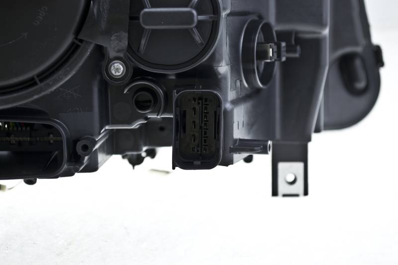 Hella - Hella Headlight Assembly 10131651