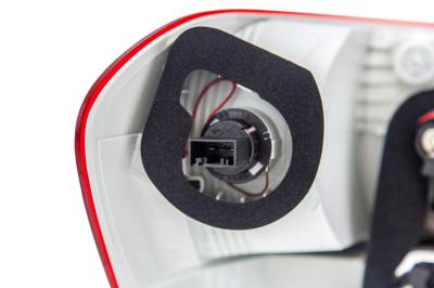 Hella - Hella TLMP RH BMW 1 SERIES 9615101 - Image 2