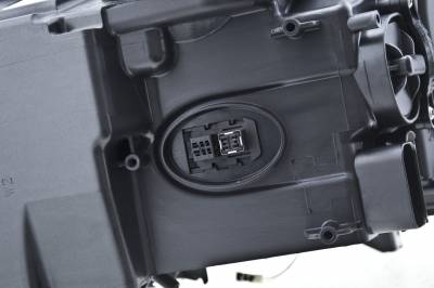 Hella - Hella Headlight Assembly 10131661 - Image 4